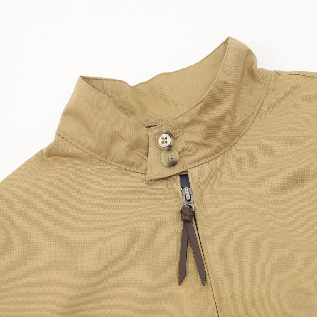 🅿️620 Ralph Lauren R23 White Lily Contract Men's Old Money Style Veteran Cadre Stand Collar Workwear Harrington Jacket Item No. RL12020 The fabric has a double-layer shin feel and is full of weight! It's not as heavy as a regular jacket, and the ordinary cotton material feels really different. This one is super comfortable, soft and stylish, and has a green plaid interior that has a retro movie fashion feel to it! The fit is loose but not baggy. The size is just right and not too picky. The dropped shoulder design modifies the shoulder shape without making it look bulky. This silhouette is a style that will never go out of style after being worn for a long time. The upper body is also very durable and recognizable. The loose and reasonable fit can be worn by both men and women, making it easy to create a clean and refreshing youthful look. The embroidery on the chest is all German Oman embroidery fiber with original data. The embroidery process is very particular. It uses Japanese Tajima machines to ensure exquisite three-dimensional embroidery. That is what I said is different from the ones on the market. Regarding the workmanship, the version is a loose version and can be used by boys and girls!! Color: Black Khaki Navy Size: M-XXL